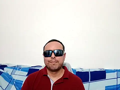 Snapshot of ElSunEagle chatting on 04/15/26, 02:06 ElSunEagle online show from 04/15/26, 02:06