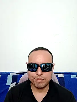 Snapshot of ElSunEagle chatting on 03/11/26, 01:54 ElSunEagle online show from 03/11/26, 01:54