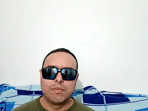 Snapshot of ElSunEagle chatting on 04/10/26, 02:29 ElSunEagle online show from 04/10/26, 02:29