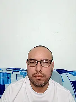 Snapshot of ElSunEagle chatting on 02/08/26, 04:43 ElSunEagle online show from 02/08/26, 04:43