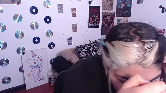 abril666 online show from 12/16/25, 03:27