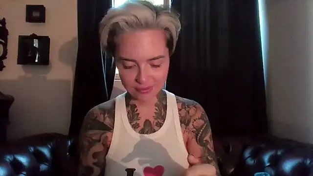 Rubyrichhxo online show from 11/09/25, 08:40