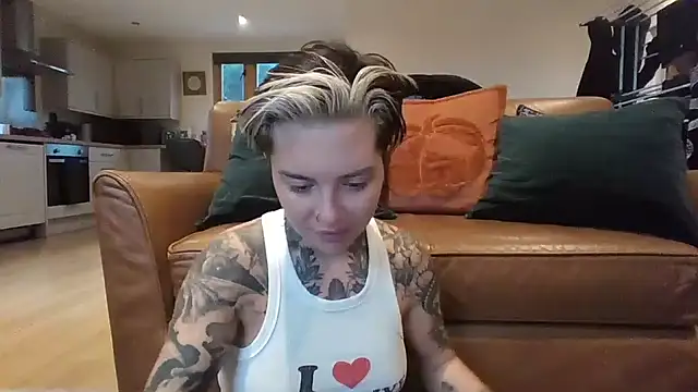 Rubyrichhxo online show from 11/18/25, 09:45