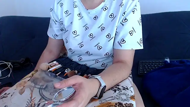 sofi-rojas1 online show from 10/16/25, 12:52