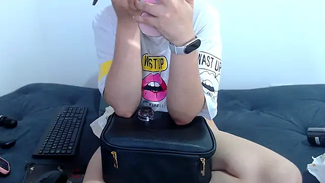 sofi-rojas1 online show from 11/05/25, 12:36