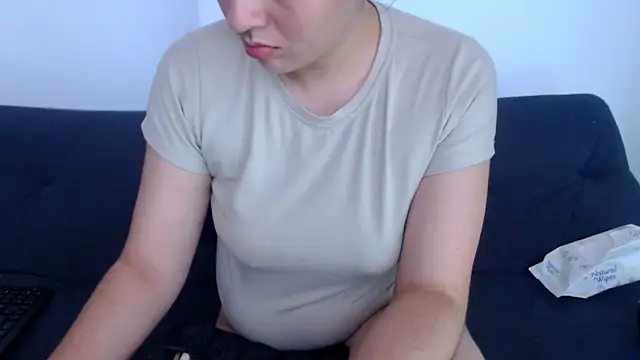 sofi-rojas1 online show from 10/26/25, 12:11