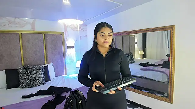 Snapshot of GiselOrtiz chatting on 10/17/25, 10:29 GiselOrtiz online show from 10/17/25, 10:29