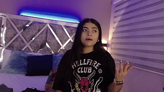 Snapshot of GiselOrtiz chatting on 10/24/25, 10:47 GiselOrtiz online show from 10/24/25, 10:47