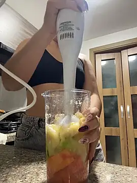 Snapshot of GiselOrtiz chatting on 11/22/25, 10:25 GiselOrtiz online show from 11/22/25, 10:25