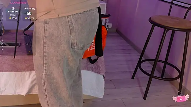 Snapshot of GiselOrtiz chatting on 10/14/25, 10:38 GiselOrtiz online show from 10/14/25, 10:38