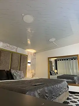 Snapshot of GiselOrtiz chatting on 11/11/25, 10:43 GiselOrtiz online show from 11/11/25, 10:43