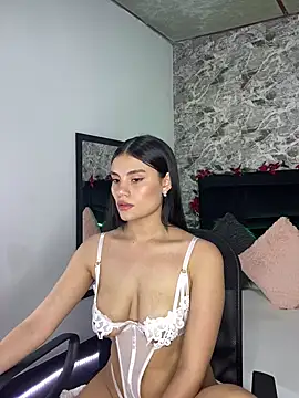 Snapshot of Maylin_Garcia chatting on 02/19/25, 06:21 Maylin Garcia online show from 02/19/25, 06:21
