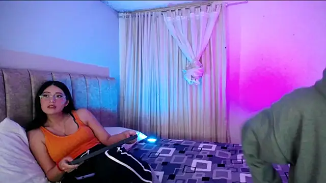 Pinkandyellowpokemon online show from 03/25/26, 12:22