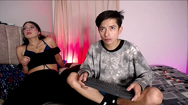 Pinkandyellowpokemon online show from 11/19/25, 07:58