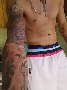 Snapshot of rogert_xx chatting on 11/11/25, 07:58 rogert xx online show from 11/11/25, 07:58