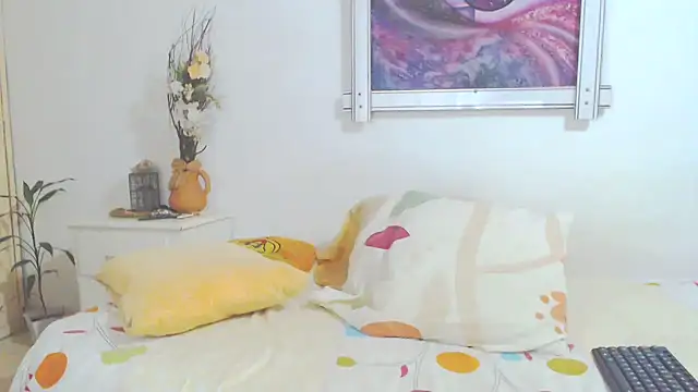 Snapshot of SoniaGresson chatting on 09/17/25, 11:40 SoniaGresson online show from 09/17/25, 11:40