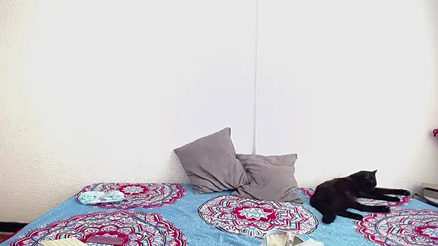 Snapshot of _joanne_and_oliver_ chatting on 09/17/25, 05:15 joanne and oliver online show from 09/17/25, 05:15