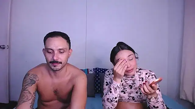 Snapshot of _joanne_and_oliver_ chatting on 04/22/26, 12:17 joanne and oliver online show from 04/22/26, 12:17