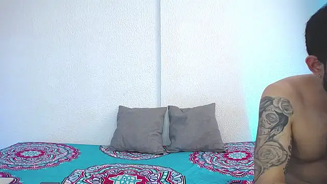 Snapshot of _joanne_and_oliver_ chatting on 12/12/24, 08:32 joanne and oliver online show from 12/12/24, 08:32