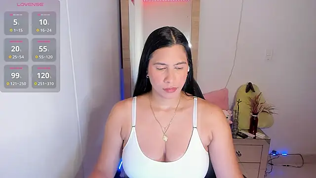 Snapshot of hellensexy chatting on 05/22/26, 09:35 hellensexy online show from 05/22/26, 09:35