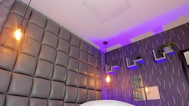 megan woll online show from 09/09/25, 08:18