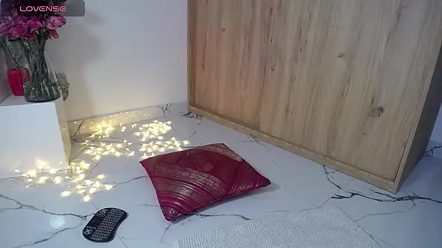 Snapshot of _Lalaa chatting on 01/28/25, 10:34 Lalaa online show from 01/28/25, 10:34