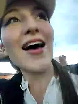 Snapshot of _Lalaa chatting on 12/22/24, 10:25 Lalaa online show from 12/22/24, 10:25