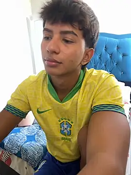 Snapshot of Leonarrrd_01 chatting on 10/23/25, 07:56 Leonarrrd 01 online show from 10/23/25, 07:56