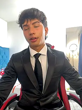 Snapshot of Leonarrrd_01 chatting on 11/05/25, 04:54 Leonarrrd 01 online show from 11/05/25, 04:54