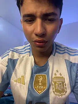 Snapshot of Leonarrrd_01 chatting on 02/17/25, 12:54 Leonarrrd 01 online show from 02/17/25, 12:54