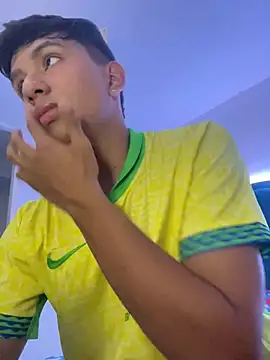 Snapshot of Leonarrrd_01 chatting on 03/10/25, 12:07 Leonarrrd 01 online show from 03/10/25, 12:07