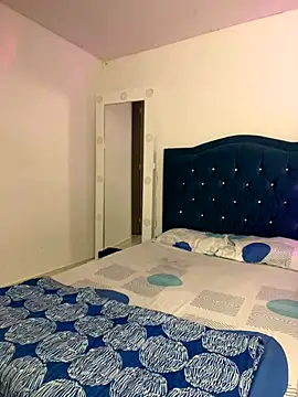 Snapshot of Leonarrrd_01 chatting on 10/08/25, 02:13 Leonarrrd 01 online show from 10/08/25, 02:13