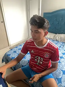 Snapshot of Leonarrrd_01 chatting on 03/14/25, 07:55 Leonarrrd 01 online show from 03/14/25, 07:55