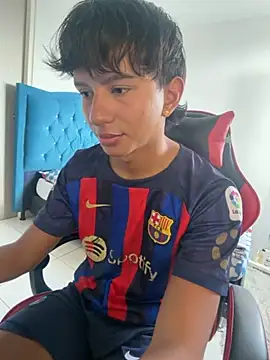 Snapshot of Leonarrrd_01 chatting on 12/04/25, 04:06 Leonarrrd 01 online show from 12/04/25, 04:06