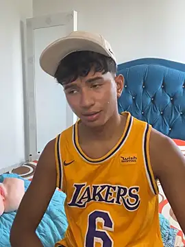 Snapshot of Leonarrrd_01 chatting on 10/04/25, 09:05 Leonarrrd 01 online show from 10/04/25, 09:05