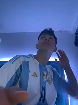 Snapshot of Leonarrrd_01 chatting on 03/17/25, 02:08 Leonarrrd 01 online show from 03/17/25, 02:08