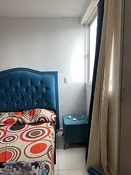 Snapshot of Leonarrrd_01 chatting on 10/19/25, 08:11 Leonarrrd 01 online show from 10/19/25, 08:11