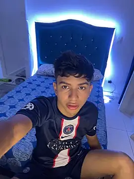 Snapshot of Leonarrrd_01 chatting on 02/18/25, 02:59 Leonarrrd 01 online show from 02/18/25, 02:59