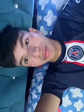 Snapshot of Leonarrrd_01 chatting on 03/23/25, 01:42 Leonarrrd 01 online show from 03/23/25, 01:42