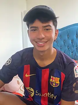 Snapshot of Leonarrrd_01 chatting on 10/28/25, 09:14 Leonarrrd 01 online show from 10/28/25, 09:14