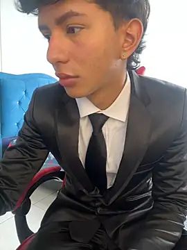 Snapshot of Leonarrrd_01 chatting on 11/07/25, 06:23 Leonarrrd 01 online show from 11/07/25, 06:23