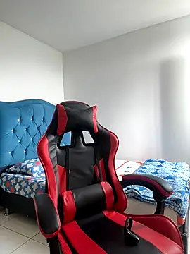 Snapshot of Leonarrrd_01 chatting on 11/04/25, 05:28 Leonarrrd 01 online show from 11/04/25, 05:28