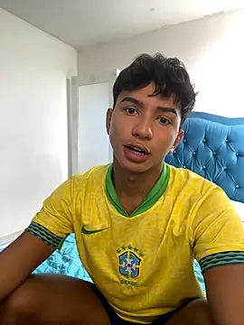 Snapshot of Leonarrrd_01 chatting on 10/10/25, 08:09 Leonarrrd 01 online show from 10/10/25, 08:09