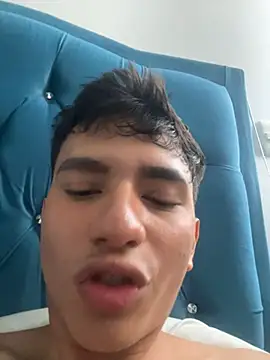 Snapshot of Leonarrrd_01 chatting on 03/16/25, 10:20 Leonarrrd 01 online show from 03/16/25, 10:20