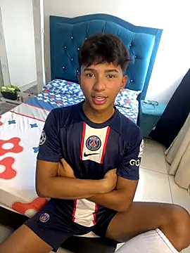 Snapshot of Leonarrrd_01 chatting on 09/24/25, 08:48 Leonarrrd 01 online show from 09/24/25, 08:48