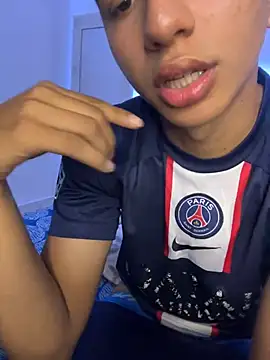 Snapshot of Leonarrrd_01 chatting on 02/22/25, 03:12 Leonarrrd 01 online show from 02/22/25, 03:12