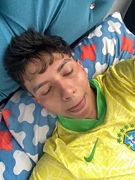 Snapshot of Leonarrrd_01 chatting on 03/05/25, 06:23 Leonarrrd 01 online show from 03/05/25, 06:23