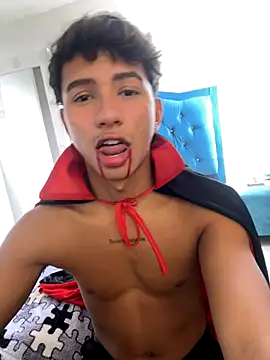 Snapshot of Leonarrrd_01 chatting on 10/31/25, 04:36 Leonarrrd 01 online show from 10/31/25, 04:36