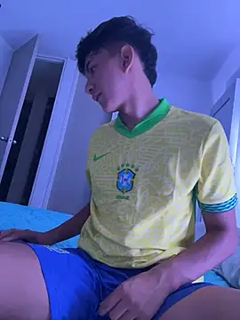 Snapshot of Leonarrrd_01 chatting on 03/16/25, 01:17 Leonarrrd 01 online show from 03/16/25, 01:17