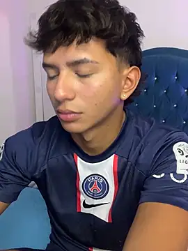 Snapshot of Leonarrrd_01 chatting on 10/07/25, 03:18 Leonarrrd 01 online show from 10/07/25, 03:18